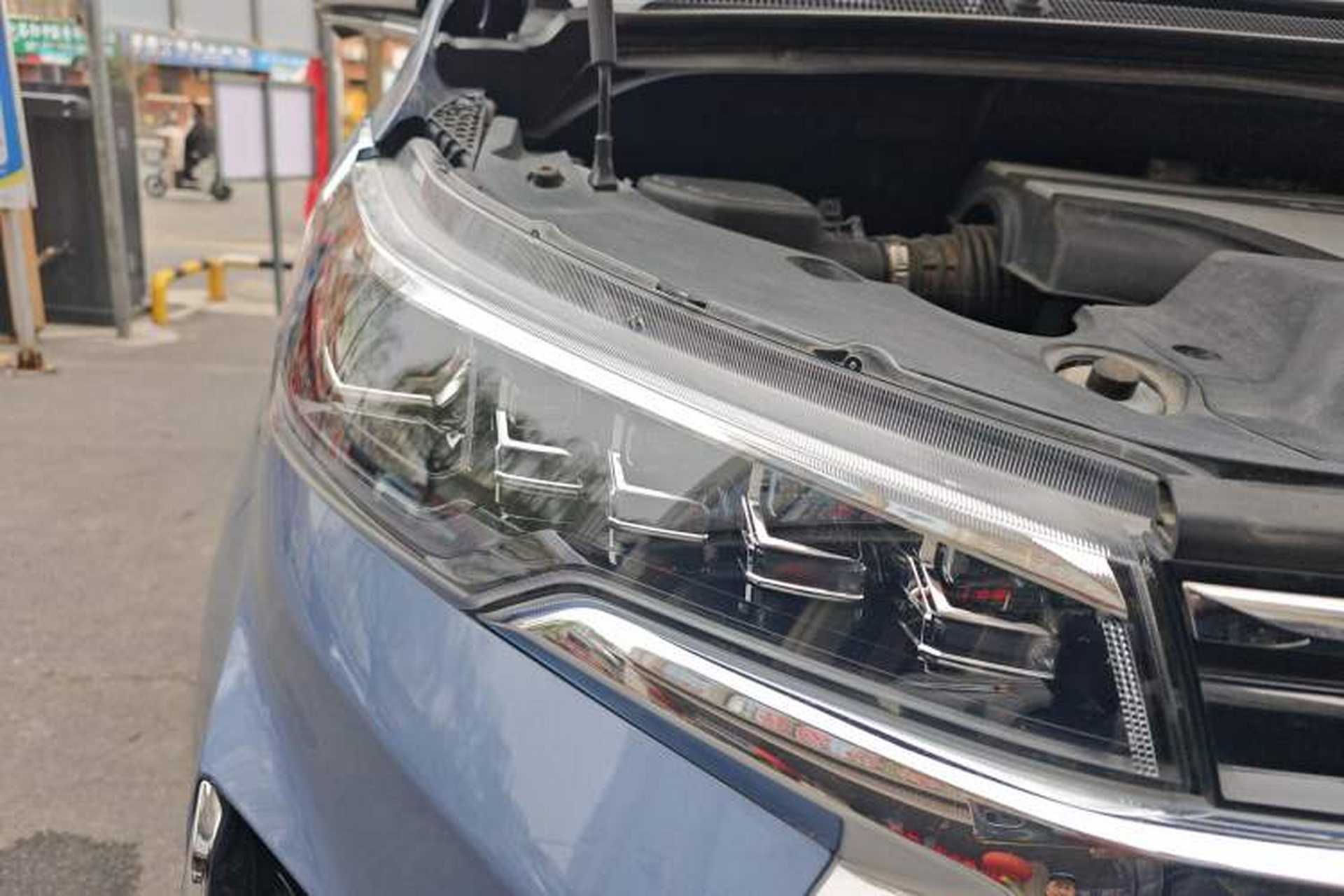 Used SAIC MAXUS G20 2021 Facelifted PLUS 2.0T Gasoline Automatic Luxury Edition Right Front Headlight
