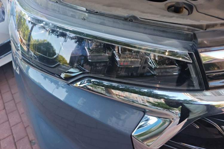 Used SAIC MAXUS G20 2021 PLUS 2.0T Gasoline Automatic Executive Edition Right Front Headlight