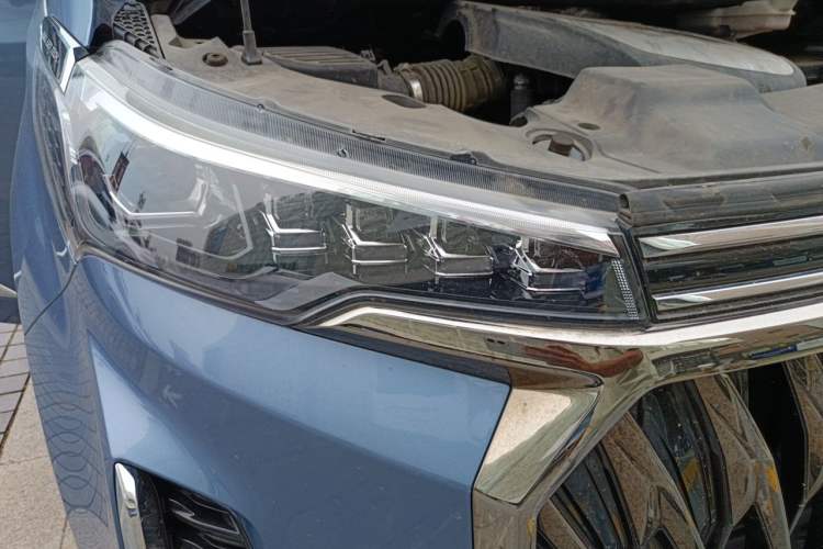 Used SAIC MAXUS G20 2021 PLUS 2.0T Gasoline Automatic Executive Edition Right Front Headlight