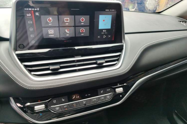 Used SAIC MAXUS G20 2021 PLUS 2.0T Gasoline Automatic Flagship Edition Audio And AC Panel