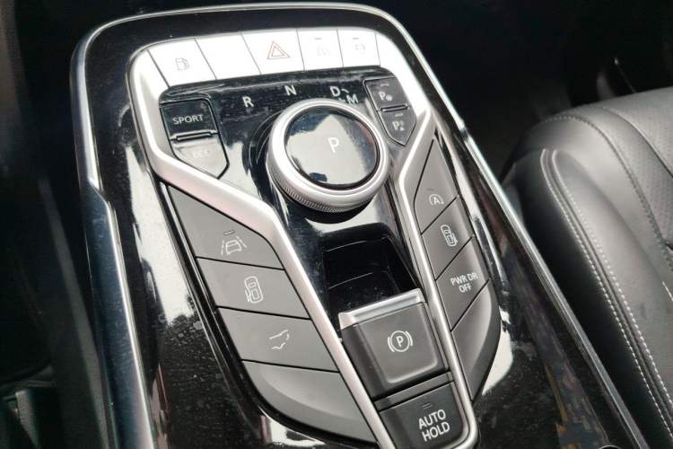 Used SAIC MAXUS G20 2021 PLUS 2.0T Gasoline Automatic Flagship Edition Gear Lever