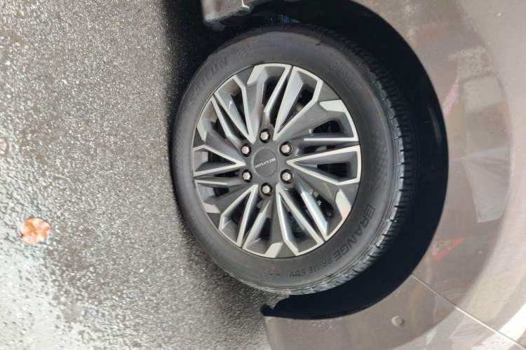 Used SAIC MAXUS G20 2021 PLUS 2.0T Gasoline Automatic Flagship Edition Right Front Wheel Hub