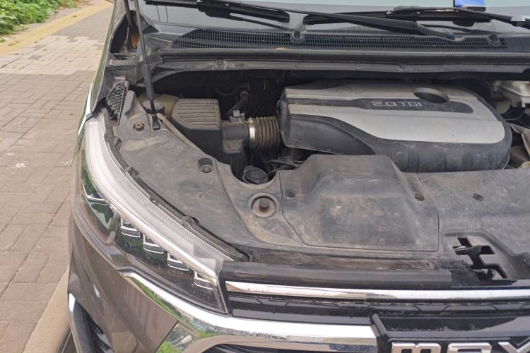 Used SAIC MAXUS G20 2021 PLUS 2.0T Gasoline Automatic Luxury Edition Engine Bay Right