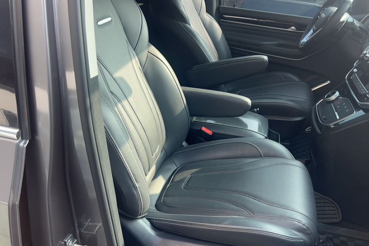 Used SAIC MAXUS G20 2021 Facelifted PLUS 2.0T Diesel Automatic Luxury Edition Right Front Seat