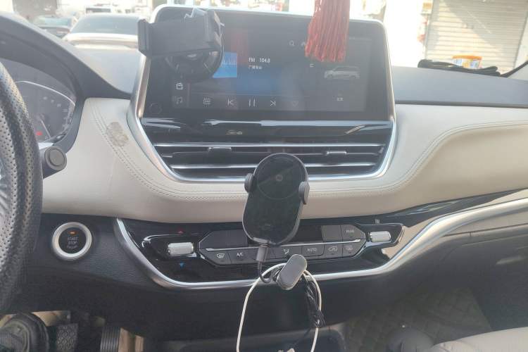 Used SAIC MAXUS G20 2021 PLUS 2.0T Gasoline Automatic Executive Edition Audio And AC Panel