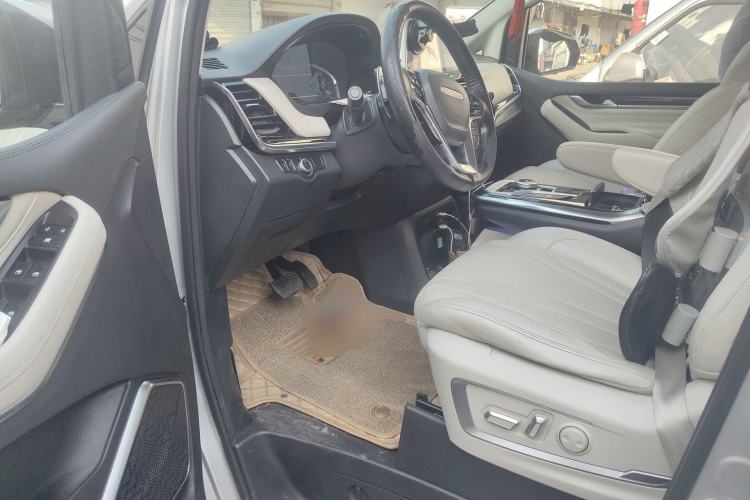 Used SAIC MAXUS G20 2021 PLUS 2.0T Gasoline Automatic Executive Edition Driver Seat