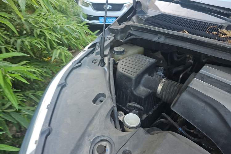 Used SAIC MAXUS G20 2021 PLUS 2.0T Gasoline Automatic Selected Executive Edition Engine Bay Right
