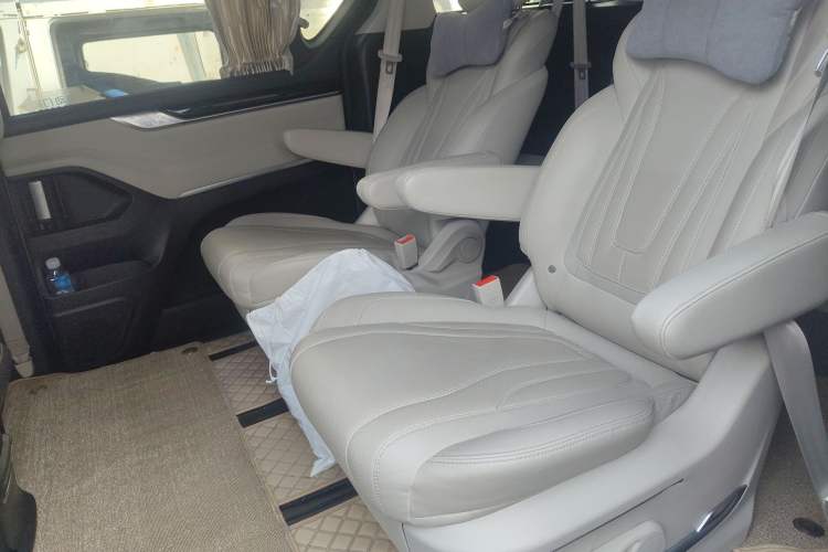 Used SAIC MAXUS G20 2021 PLUS 2.0T Gasoline Automatic Executive Edition Left Rear Seat