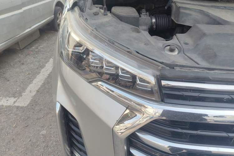 Used SAIC MAXUS G20 2021 PLUS 2.0T Gasoline Automatic Executive Edition Right Front Headlight