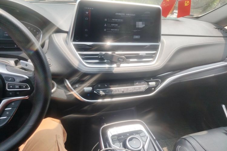 Used SAIC MAXUS G20 2021 PLUS 2.0T Gasoline Automatic Luxury Edition Audio And AC Panel