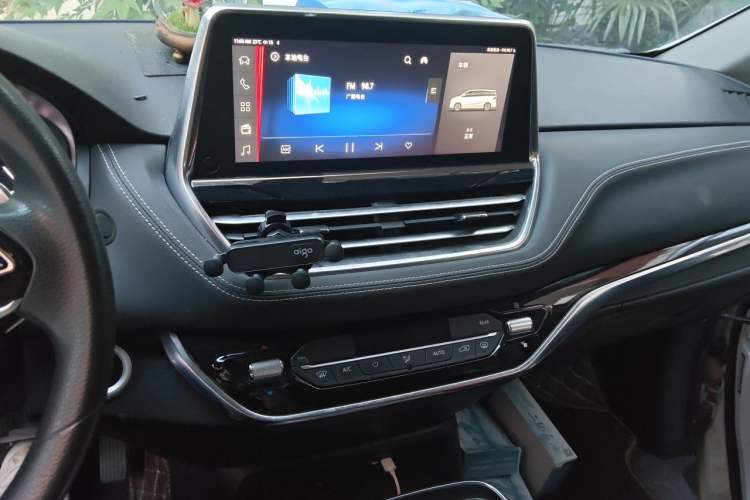 Used SAIC MAXUS G20 2021 PLUS 2.0T Gasoline Automatic Luxury Edition Audio And AC Panel