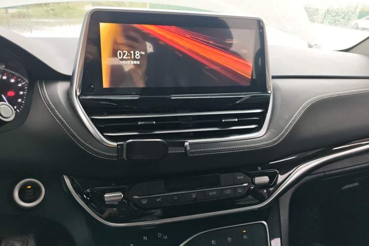Used SAIC MAXUS G20 2021 Facelifted PLUS 2.0T Diesel Automatic Luxury Edition Audio And AC Panel