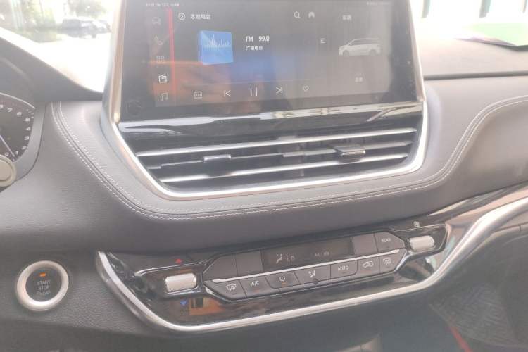 Used SAIC MAXUS G20 2021 PLUS 2.0T Gasoline Automatic Luxury Edition Audio And AC Panel
