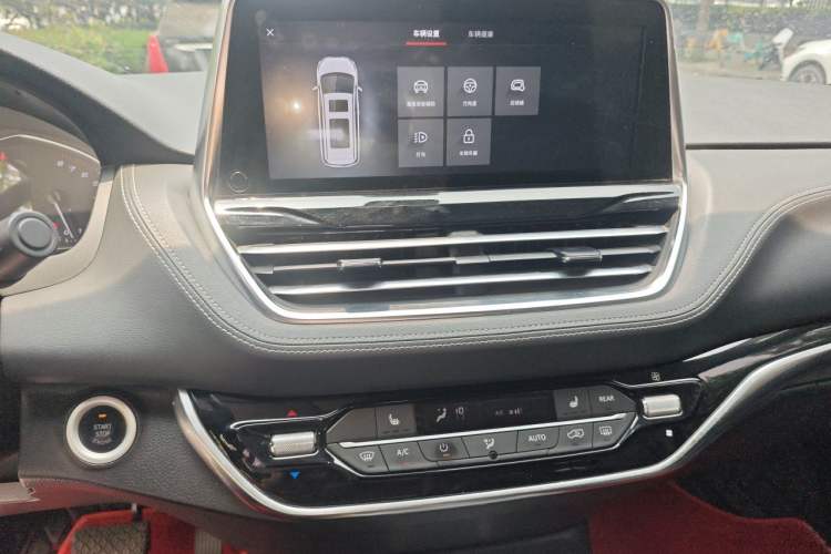 Used SAIC MAXUS G20 2021 PLUS 2.0T Gasoline Automatic Luxury Executive Edition Audio And AC Panel