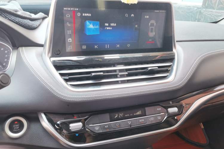 Used SAIC MAXUS G20 2021 PLUS 2.0T Gasoline Automatic Luxury Edition Audio And AC Panel