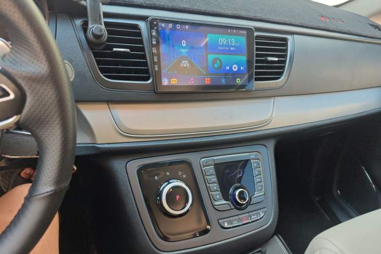 Used SAIC MAXUS G20 2021 PLUS 2.0T Gasoline Automatic Flagship Edition Audio And AC Panel