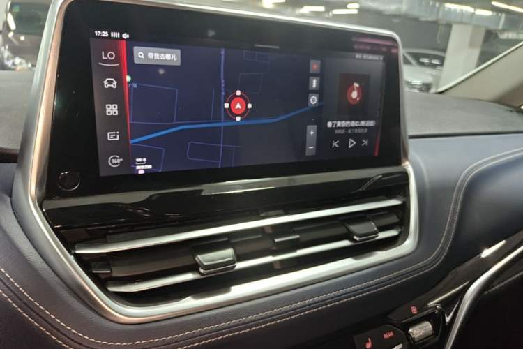 Used SAIC MAXUS G20 2021 PLUS 2.0T Gasoline Automatic Luxury Edition Audio And AC Panel