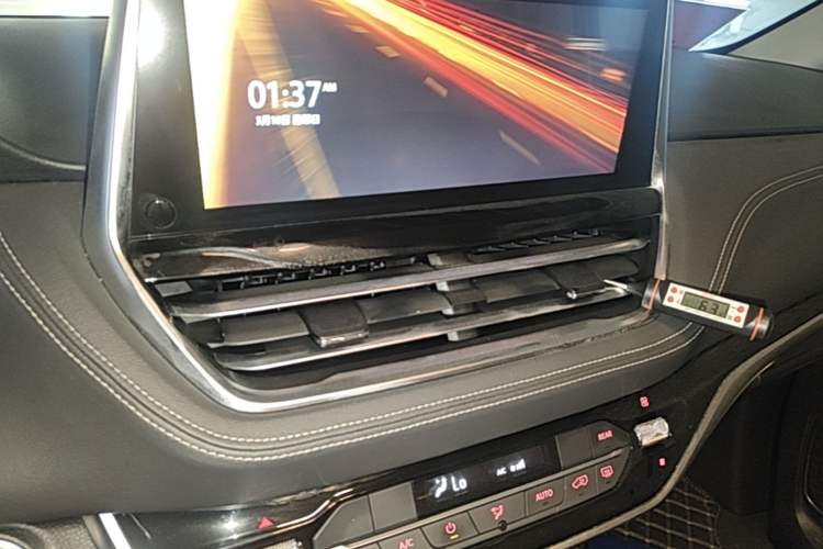 Used SAIC MAXUS G20 2021 Facelifted PLUS 2.0T Gasoline Automatic Luxury Edition Audio And AC Panel