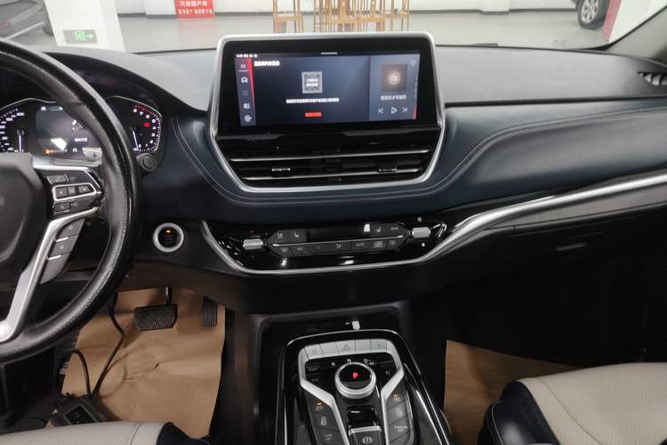 Used SAIC MAXUS G20 2021 PLUS 2.0T Gasoline Automatic ZhiZun Edition Audio And AC Panel