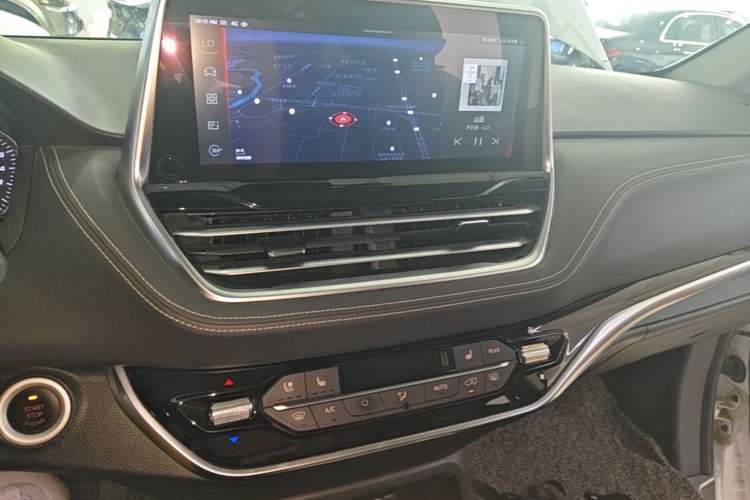 Used SAIC MAXUS G20 2021 PLUS 2.0T Gasoline Automatic ZhiZun Edition Audio And AC Panel