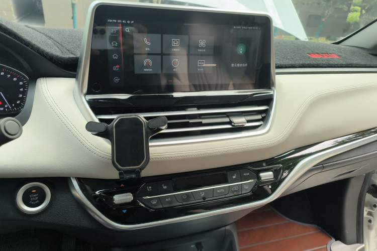 Used SAIC MAXUS G20 2021 PLUS 2.0T Gasoline Automatic ZhiZun Edition Audio And AC Panel