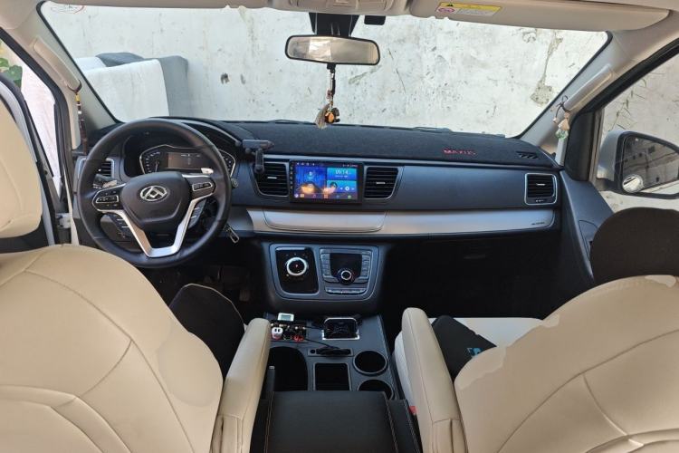 Used SAIC MAXUS G20 2021 PLUS 2.0T Gasoline Automatic Flagship Edition Center Console