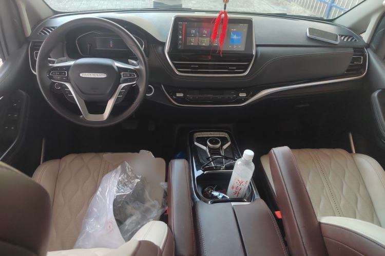 Used SAIC MAXUS G20 2021 PLUS 2.0T Gasoline Automatic Luxury Edition Center Console