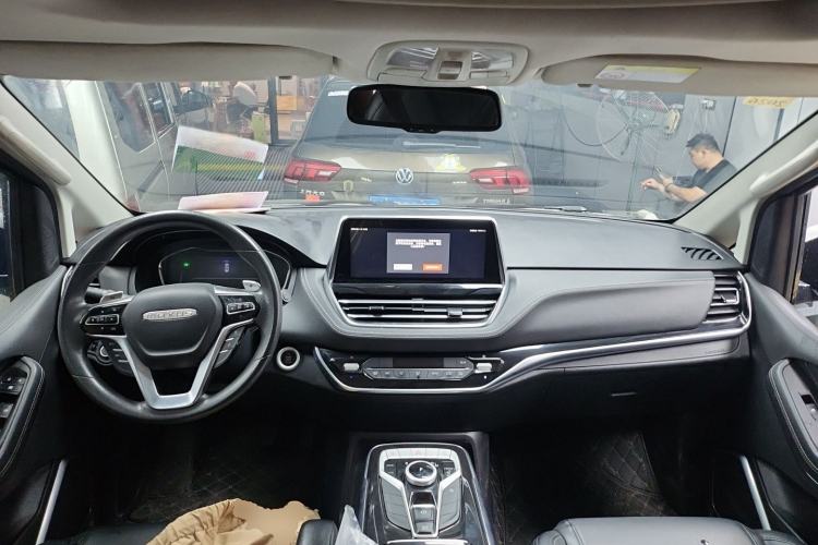 Used SAIC MAXUS G20 2021 Facelifted PLUS 2.0T Gasoline Automatic Luxury Edition Center Console