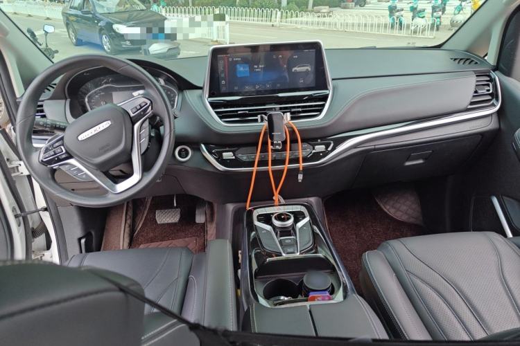 Used SAIC MAXUS G20 2021 Facelifted PLUS 2.0T Gasoline Automatic Luxury Edition Center Console