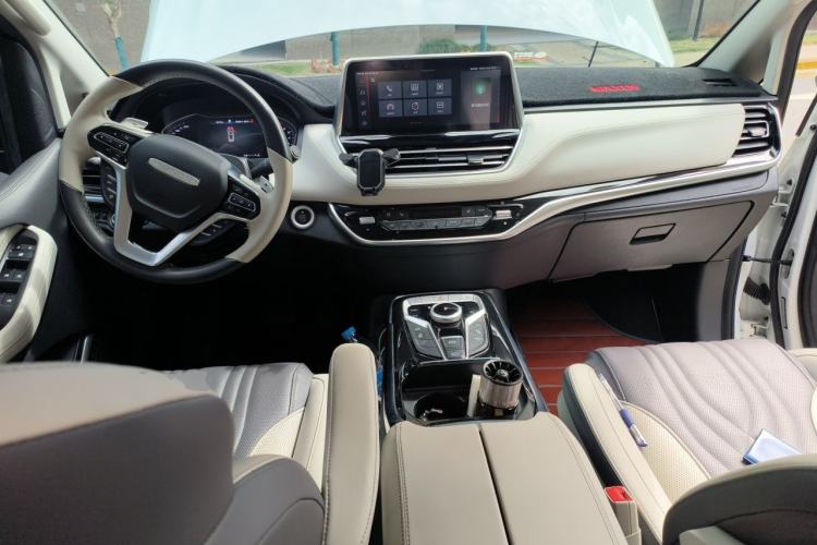 Used SAIC MAXUS G20 2021 PLUS 2.0T Gasoline Automatic ZhiZun Edition Center Console