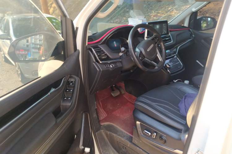Used SAIC MAXUS G20 2021 Facelifted PLUS 2.0T Diesel Automatic Luxury Edition Driver Seat