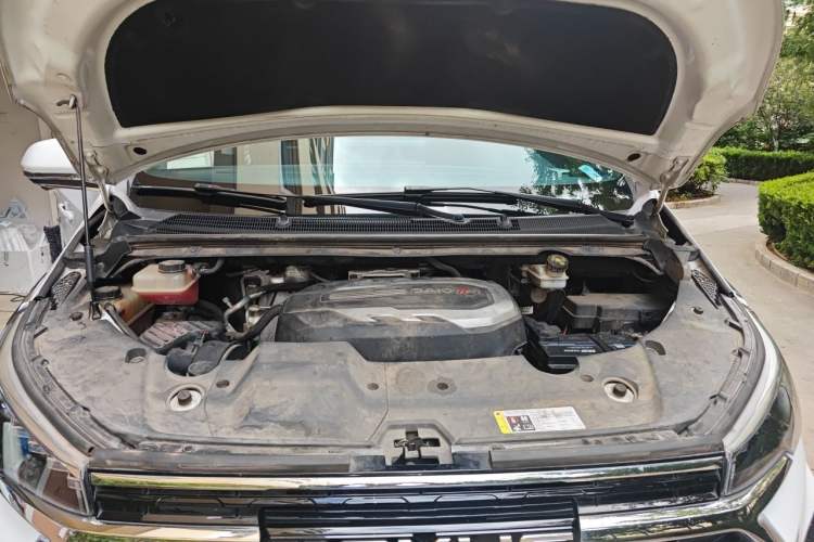 Used SAIC MAXUS G20 2021 PLUS 2.0T Diesel Automatic Executive Edition Engine Bay