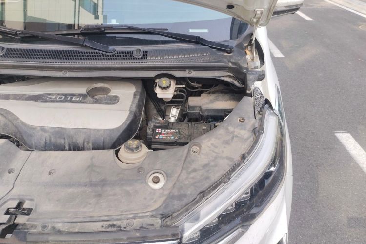 Used SAIC MAXUS G20 2021 PLUS 2.0T Gasoline Automatic Luxury Edition Engine Bay Left