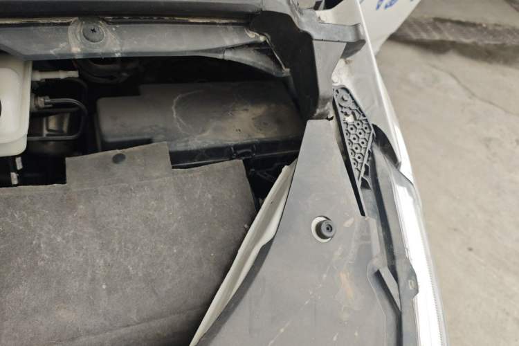 Used SAIC MAXUS G20 2021 PLUS 2.0T Gasoline Automatic Luxury Edition Engine Bay Left
