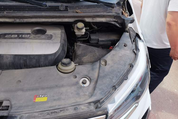 Used SAIC MAXUS G20 2021 PLUS 2.0T Gasoline Automatic Luxury Edition Engine Bay Left