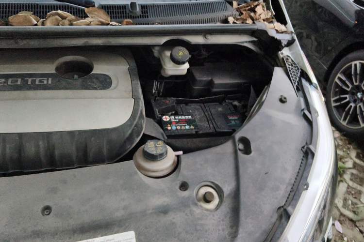 Used SAIC MAXUS G20 2021 PLUS 2.0T Gasoline Automatic Luxury Edition Engine Bay Left