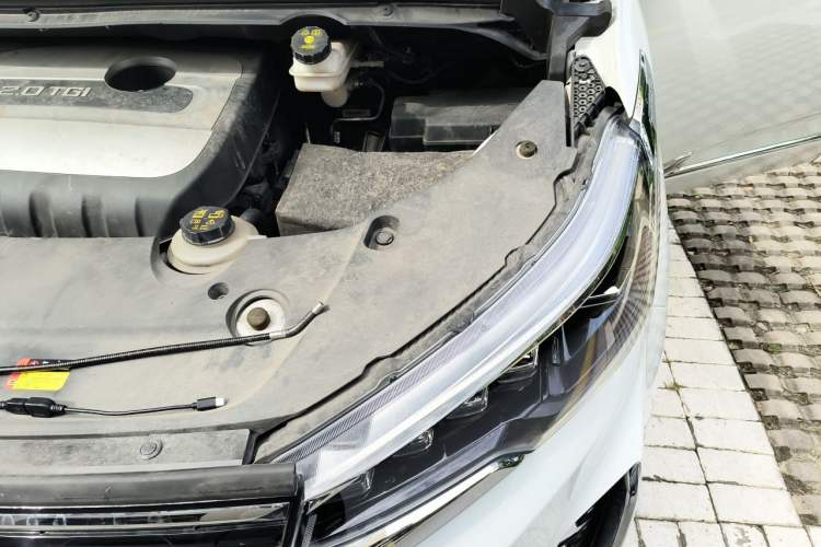 Used SAIC MAXUS G20 2021 PLUS 2.0T Gasoline Automatic ZhiZun Edition Engine Bay Left