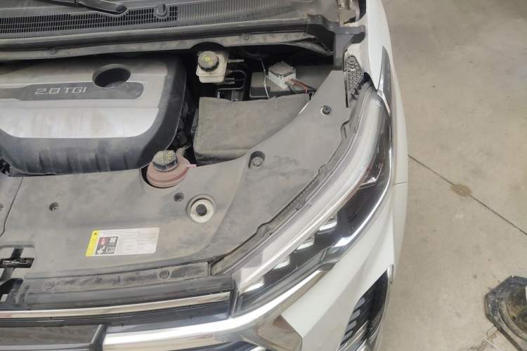Used SAIC MAXUS G20 2021 Facelifted PLUS 2.0T Gasoline Automatic Luxury Edition Engine Bay Left