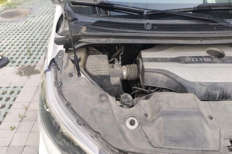 Used SAIC MAXUS G20 2021 PLUS 2.0T Gasoline Automatic Luxury Edition Engine Bay Right