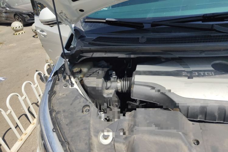 Used SAIC MAXUS G20 2021 PLUS 2.0T Gasoline Automatic Luxury Edition Engine Bay Right