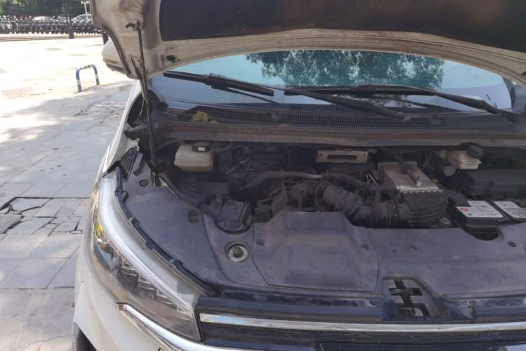 Used SAIC MAXUS G20 2021 PLUS 2.0T Diesel Automatic Luxury Edition Engine Bay Right