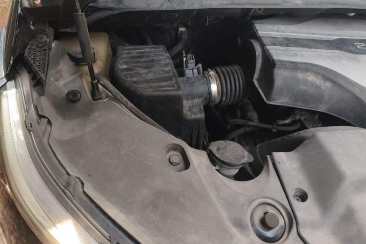 Used SAIC MAXUS G20 2021 PLUS 2.0T Gasoline Automatic Executive Edition Engine Bay Right