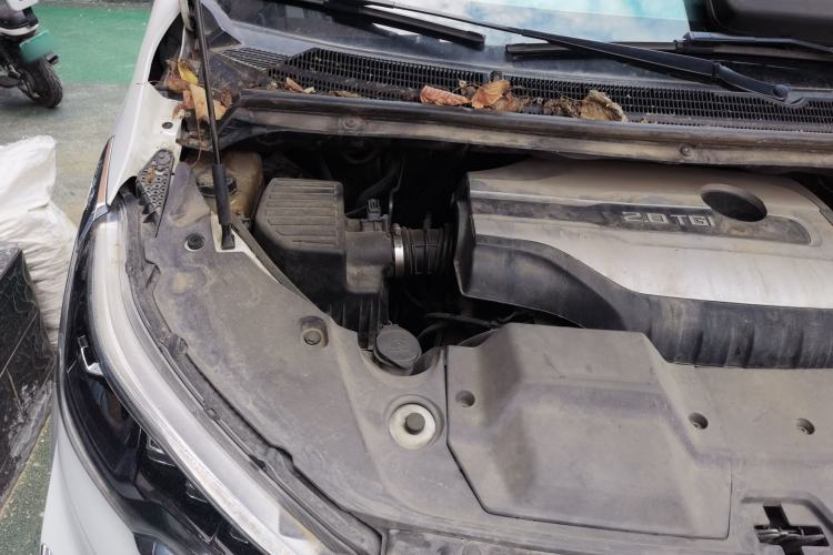 Used SAIC MAXUS G20 2021 PLUS 2.0T Gasoline Automatic Luxury Edition Engine Bay Right