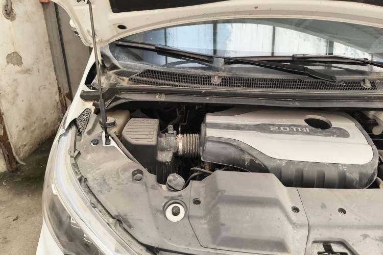 Used SAIC MAXUS G20 2021 PLUS 2.0T Gasoline Automatic Luxury Edition Engine Bay Right