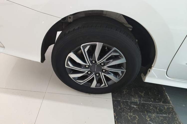 Used SAIC MAXUS G20 2021 Facelifted PLUS 2.0T Gasoline Automatic Luxury Edition Exterior 8