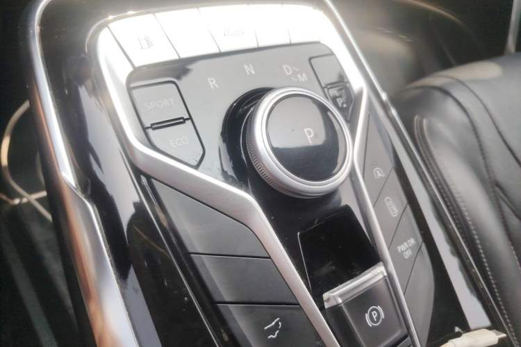 Used SAIC MAXUS G20 2021 PLUS 2.0T Gasoline Automatic Luxury Edition Gear Lever