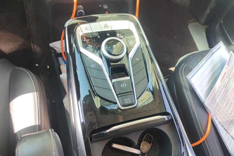 Used SAIC MAXUS G20 2021 PLUS 2.0T Gasoline Automatic Luxury Edition Gear Lever