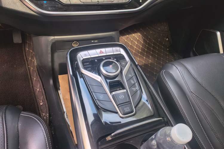 Used SAIC MAXUS G20 2021 PLUS 2.0T Gasoline Automatic Selected Executive Edition Gear Lever
