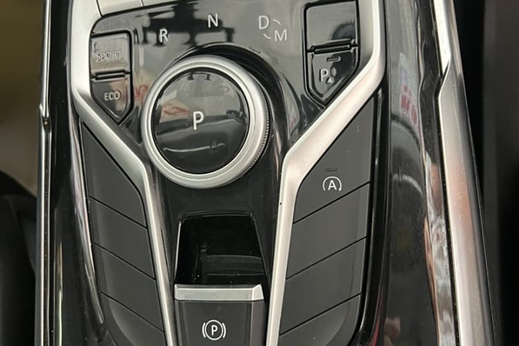 Used SAIC MAXUS G20 2021 Facelifted PLUS 2.0T Gasoline Automatic Luxury Edition Gear Lever