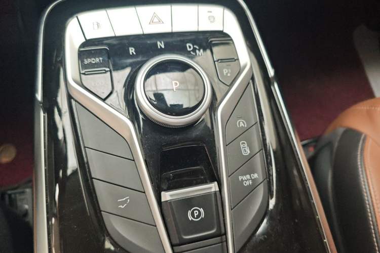 Used SAIC MAXUS G20 2021 PLUS 2.0T Gasoline Automatic Luxury Edition Gear Lever